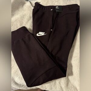 NWT Boys Nike slim fit pant size large.